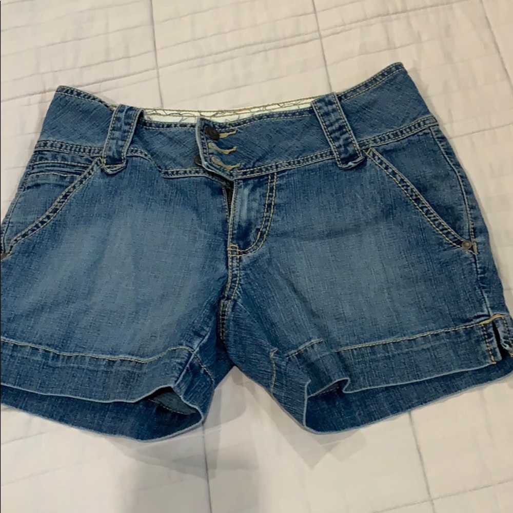 size 4 apt. 9 Jean Shorts